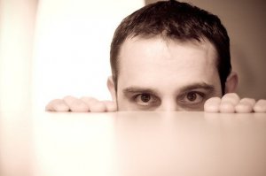 Ahdistelijat mielensä sopukoissa