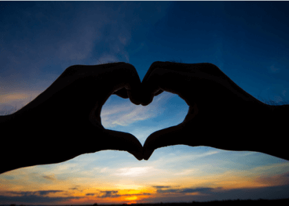 Sydän muodostettu käsin