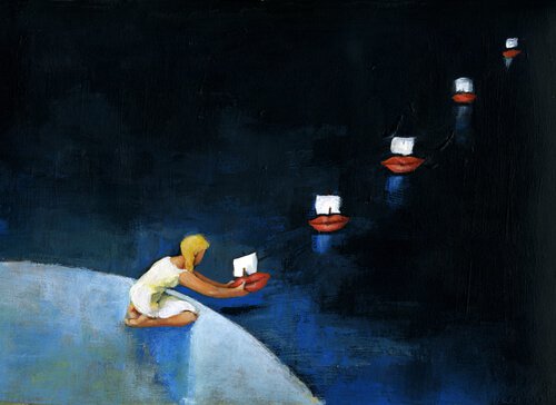 Nainen asettaa huuliveneitä veteen