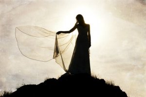 Tutustu pimeään puoleesi ja palauta voimasi