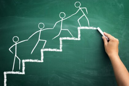 Vastavuoroisuus tikku-ukko vetää muita ylös