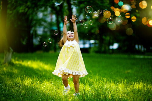 7 tapaa vapauttaa sisäinen lapsesi ja tuntea olosi onnellisemmaksi