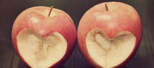 Kaksi haukattua omenaa