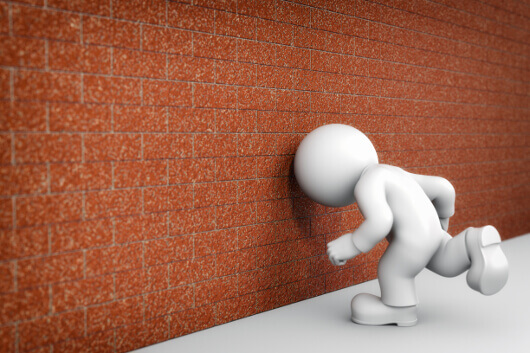 Lyödä päätä seinään