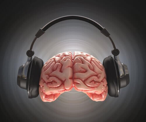 Aivot kuuntelevat musiikkia kuulokkeilla