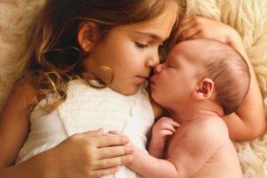 Lapsuuden tuoksut: ovia menneisyyteemme