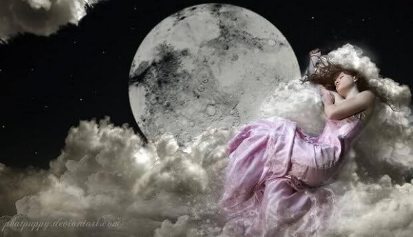 Pilvissä nukkuva nainen