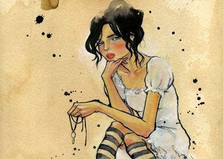 nainen pitelee avainta nauhassa