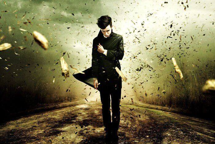 Miehen kipu myrskyssä