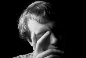 Sairaalloinen mustasukkaisuus: kun mustasukkaisuus yltää vaarallisiin mittoihin