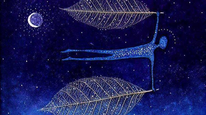 Ihminen lentää lehdet siipinään