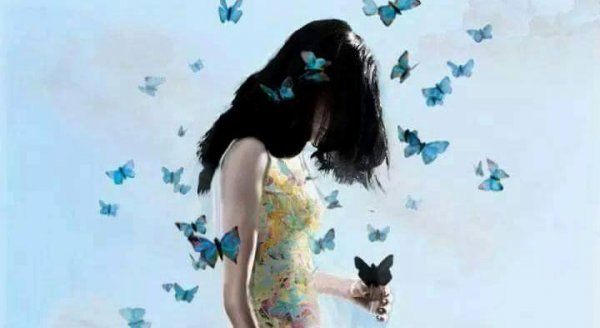 Tyttö ja perhoset