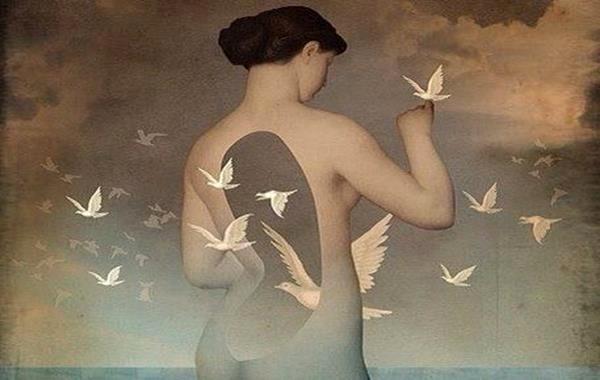 kärsiminen aukko naisen vartalossa