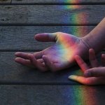 sateenkaari käsissä