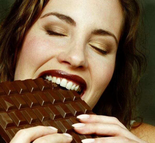 dopamiini vapautuu suklaata syödessä