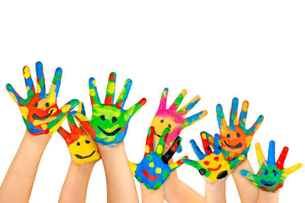 lasten värikkäät kädet
