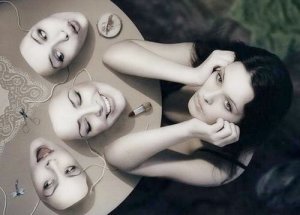 Ihmiset, jotka elävät elämäänsä huomiota hakien