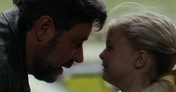 Isä ja itkevä tyttö