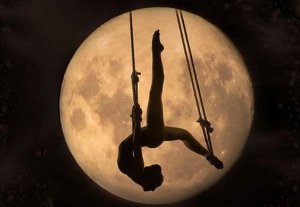 Ilo ja suru, valo ja varjot, kuuluvat yhteen