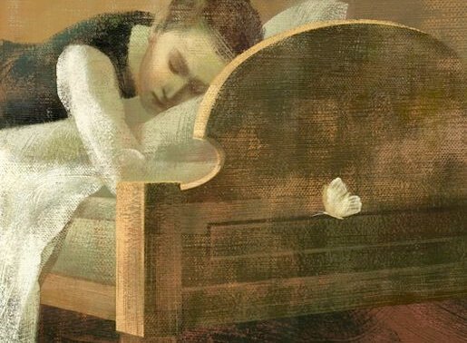 nainen sängyllä ja perhonen lentää huoneessa