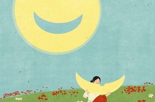 nainen syö auringon suun