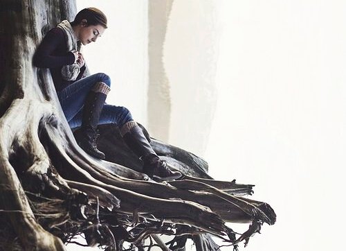 nainen miettii miksi minulla ei ole kumppania