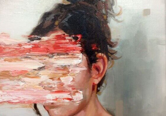 naisen naama on sutattu maalilla