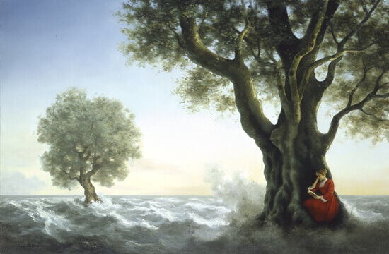 Nainen istuu puun juurella