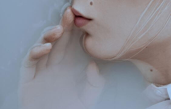 nainen on ollut veden alla pitkän aikaa