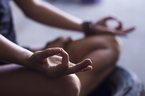 Opi 4 olennaista askelta meditoinnin aloittamiseksi