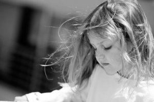 Huutaminen vahingoittaa pikkulapsen aivoja