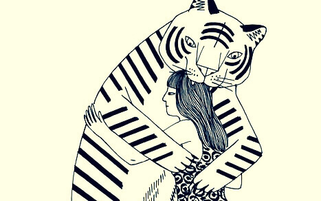 tiikeri ja nainen halaavat