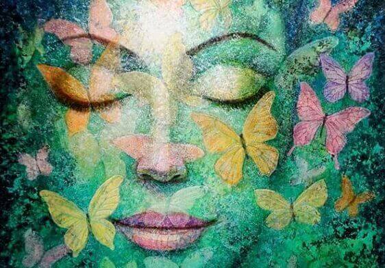 naisen kasvot ja perhoset