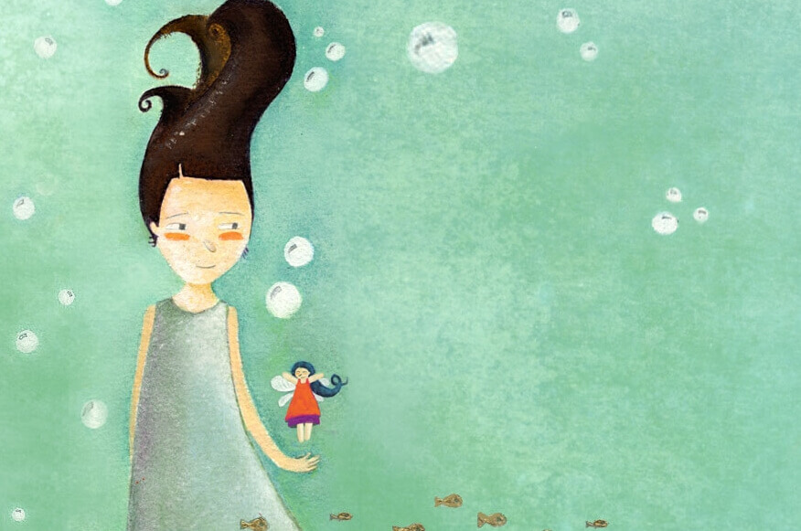 tyttö ja pieni tyttö veden alla