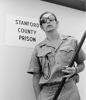 vartija Stanfordin vankilakokeessa