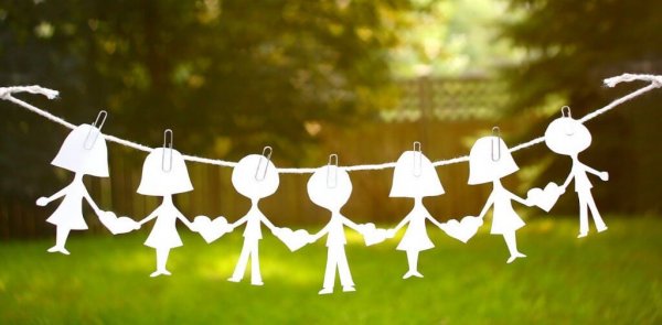 langalla roikkuvat paperinuket