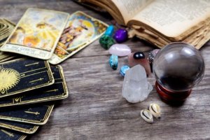 Miksi ihmiset uskovat pseudotieteisiin?