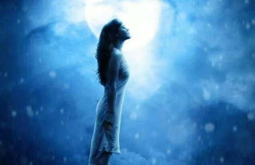 nainen ajattelee että selviän tästä