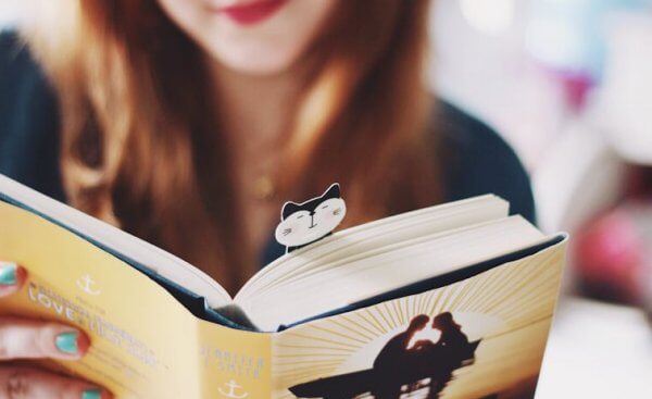 Lukeminen ja aivot: tiedätkö mitä lukeminen tekee aivoillesi?