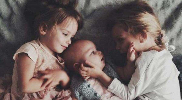 vanhemmat sisarukset ja vauva