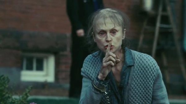 hullu nainen elokuvassa Suljettu saari