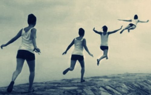 nainen lähtee lentoon