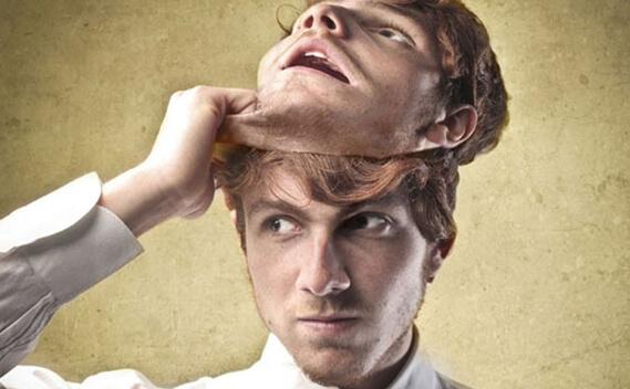 mies ottaa naamarin pois