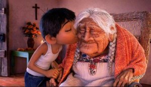 Ihomme ei kärsi Alzheimerista, vaan muistaa kaikki hyväilyt ja julmuudet ikuisesti