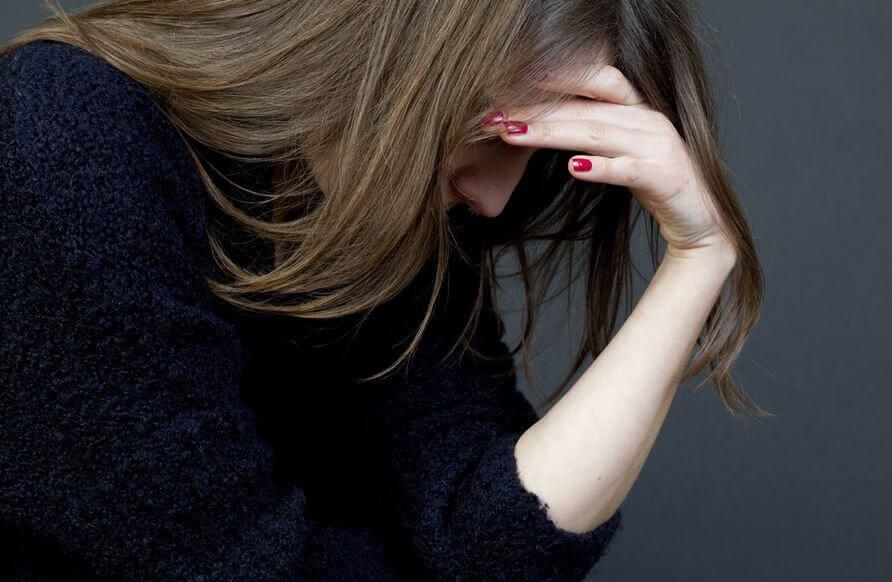 nainen ajattelee liikaa