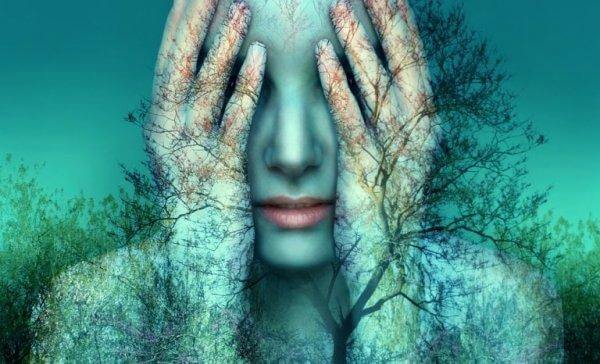 naisen ihossa on puu