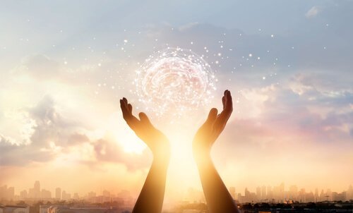 empaattiset aivot käsissä