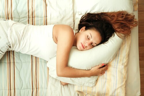 unihäiriöt: nainen nukkuu liikaa
