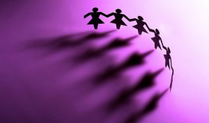 Miksi sukupuoleen perustuva väkivalta lisääntyy maailmalla?