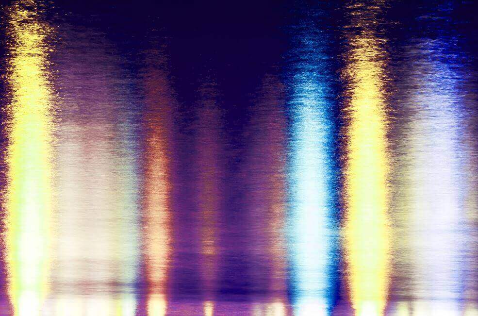 valot veden pinnassa